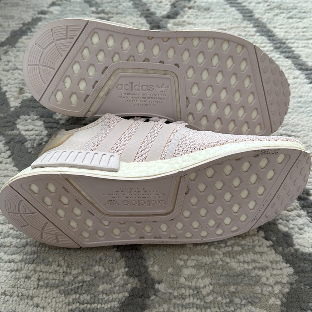 Adidas NMD R1 Shoes - Picture 4 of 5